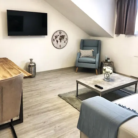 - Zollner شقة فندقية فيلاخ