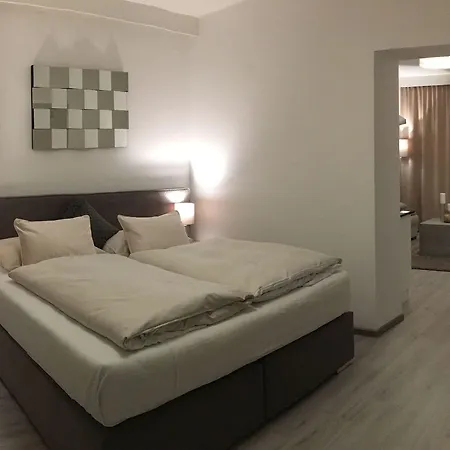 - Zollner شقة فندقية