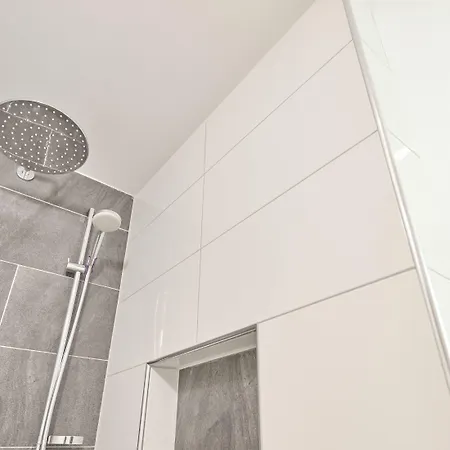 - Zollner شقة فندقية فيلاخ