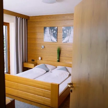 - Zollner Hotel apartamentowy 3*
